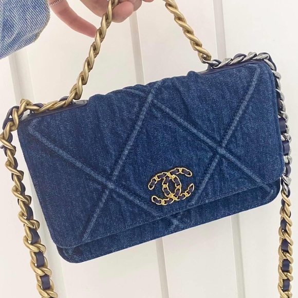 💓Sold💓Chanel 19 WOC - Picture 12 of 16